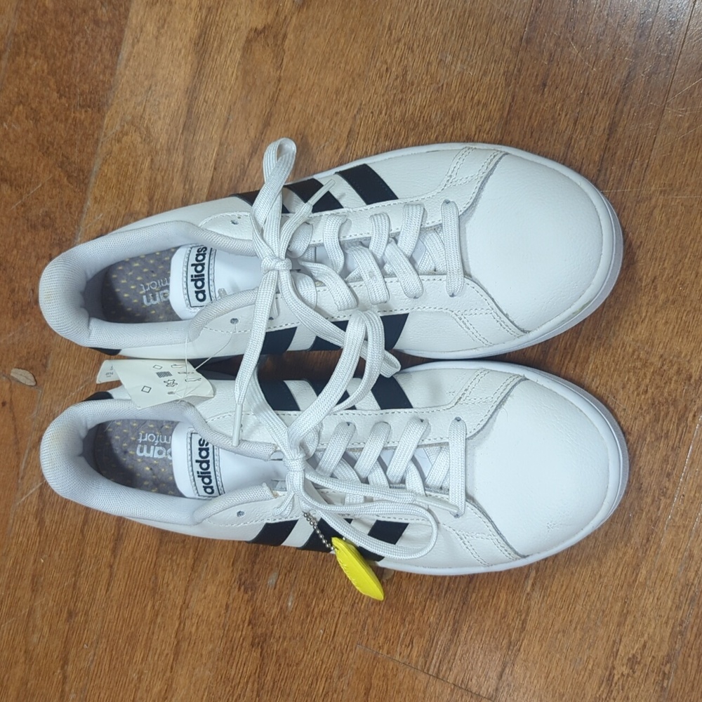 Adidas men's 8.5 Grand Court Tennis Shoe